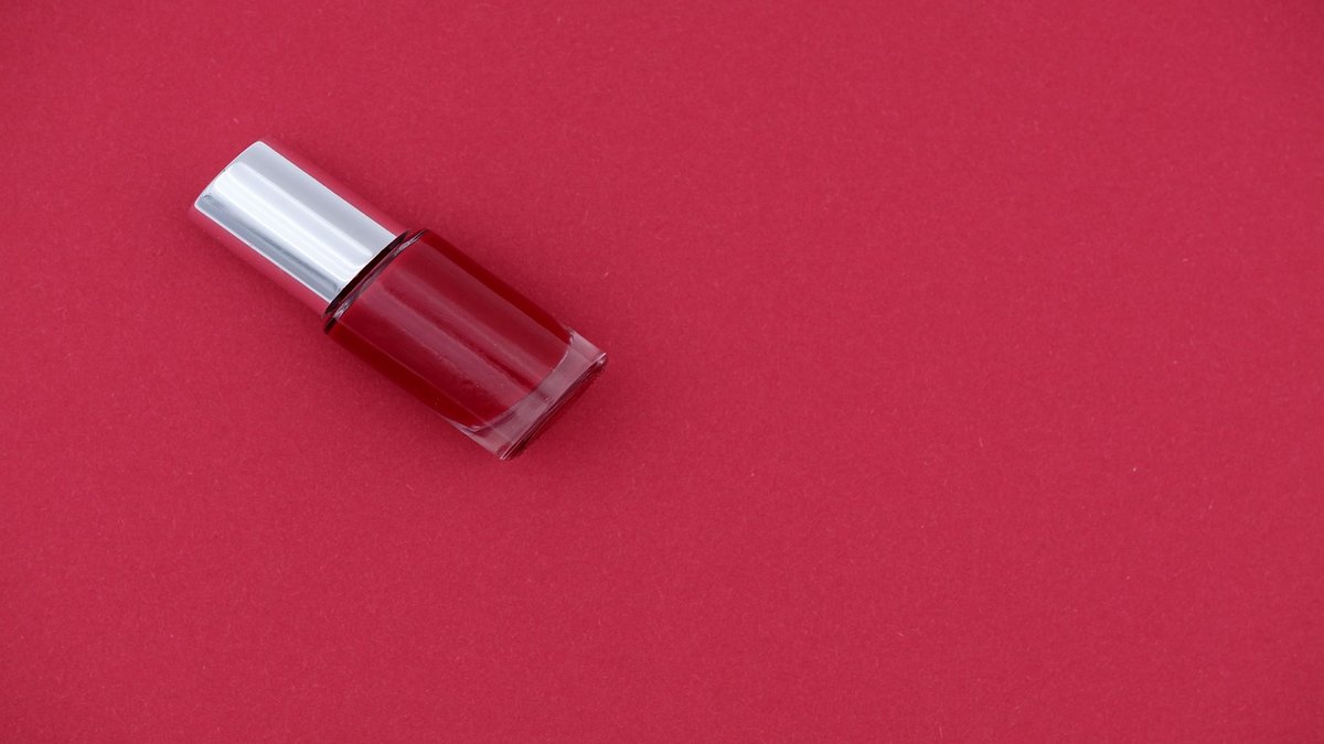 Japanese Dark Color Nail Trends for Winter
